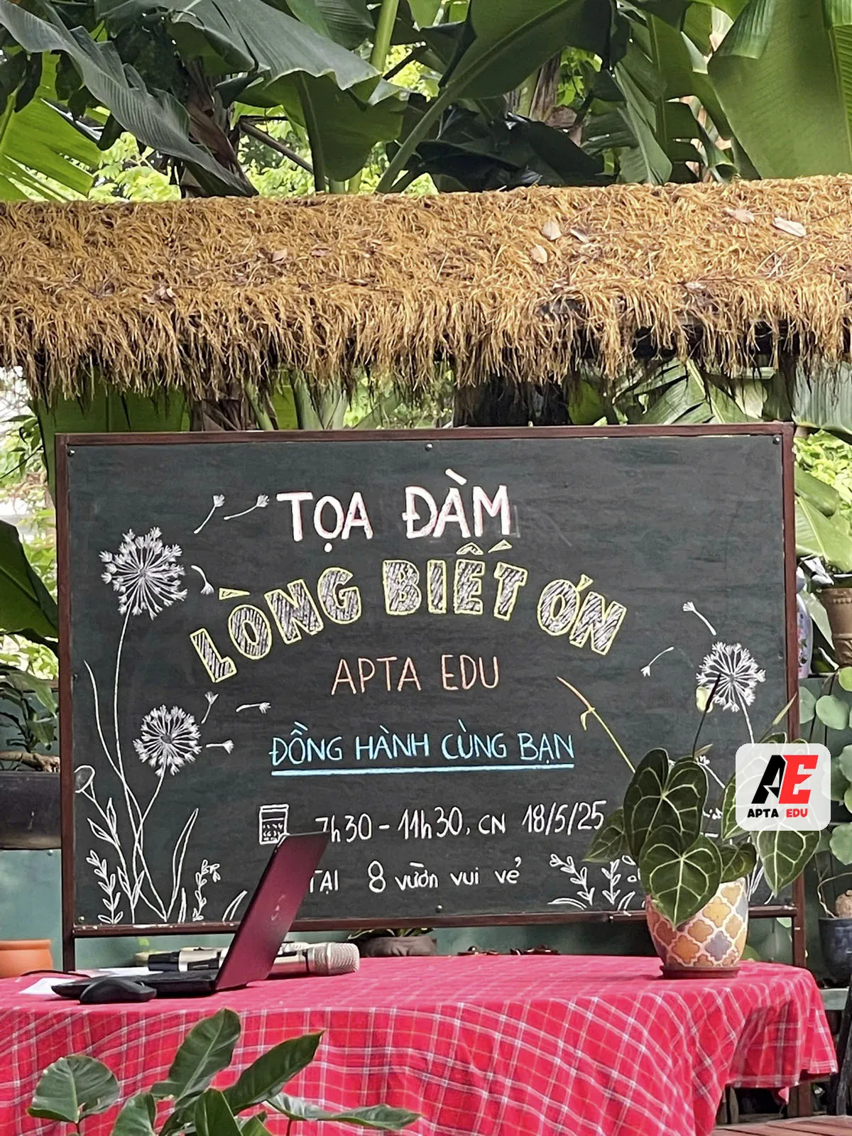 Bảng tọa đàm Lòng biết ơn của APTA EDU