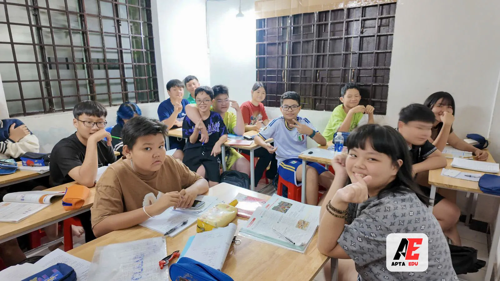 Học sinh trong lớp học
