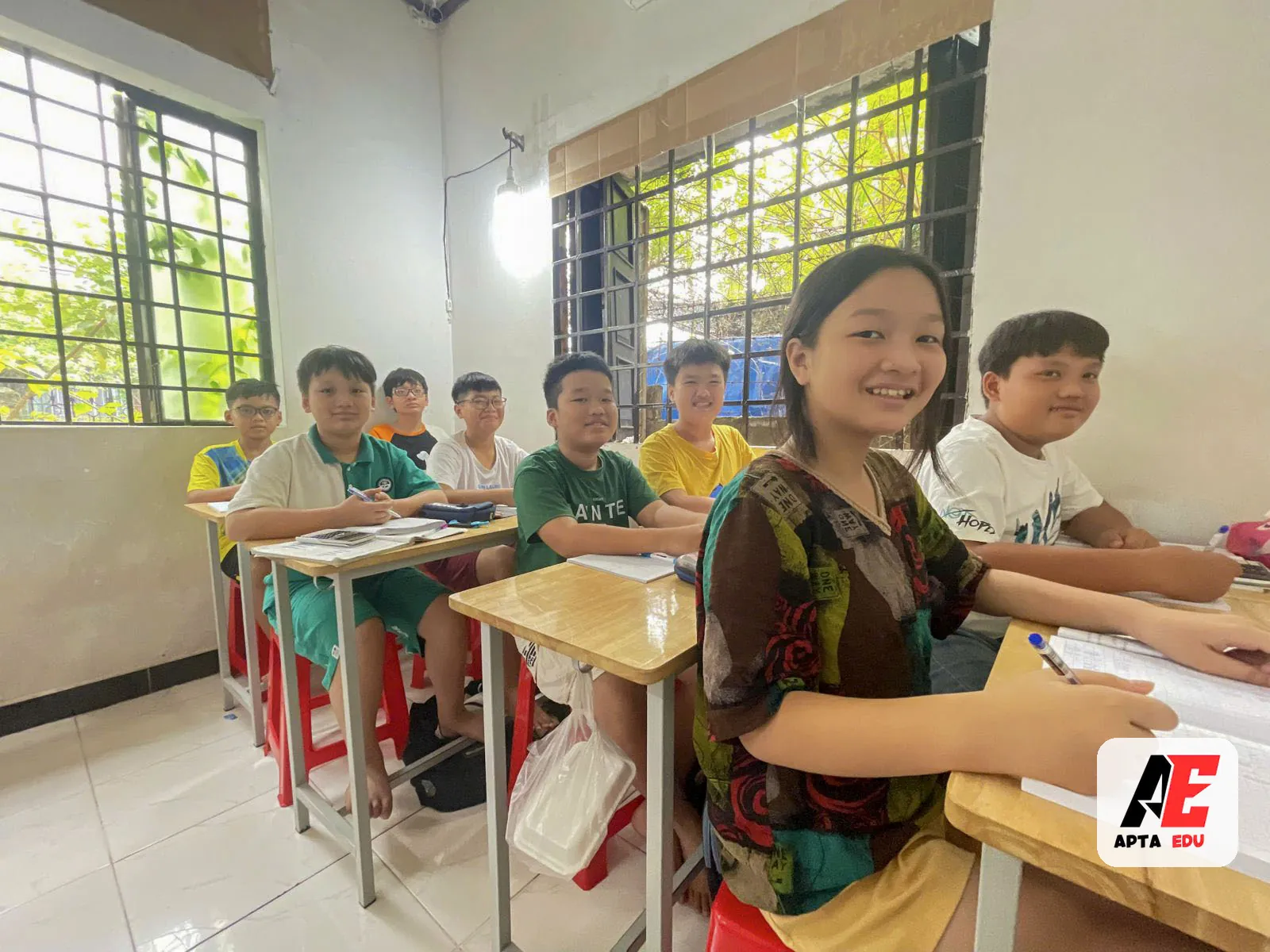 Học sinh trong ca học sáng tại APTA EDU