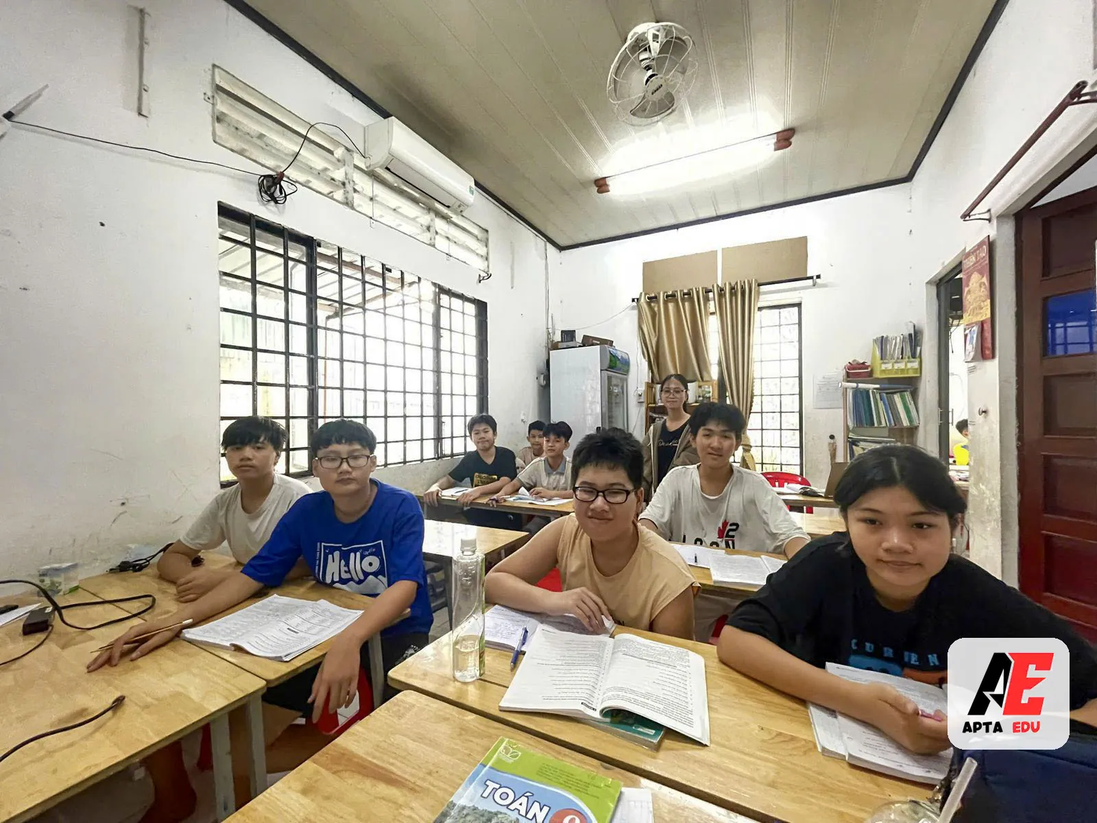 Học sinh trong ca học tối