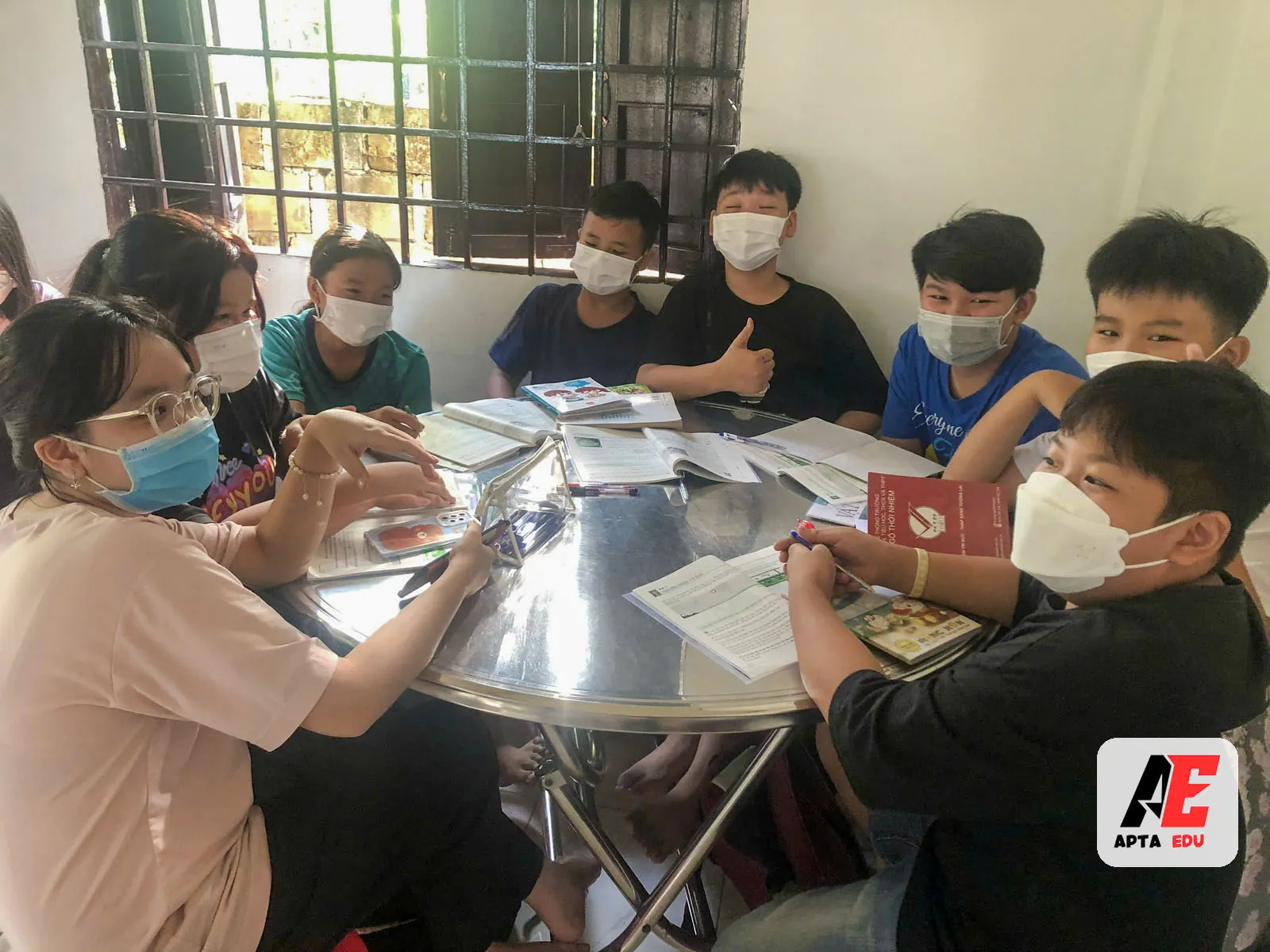 Nhóm học sinh ôn thi vào lớp 10